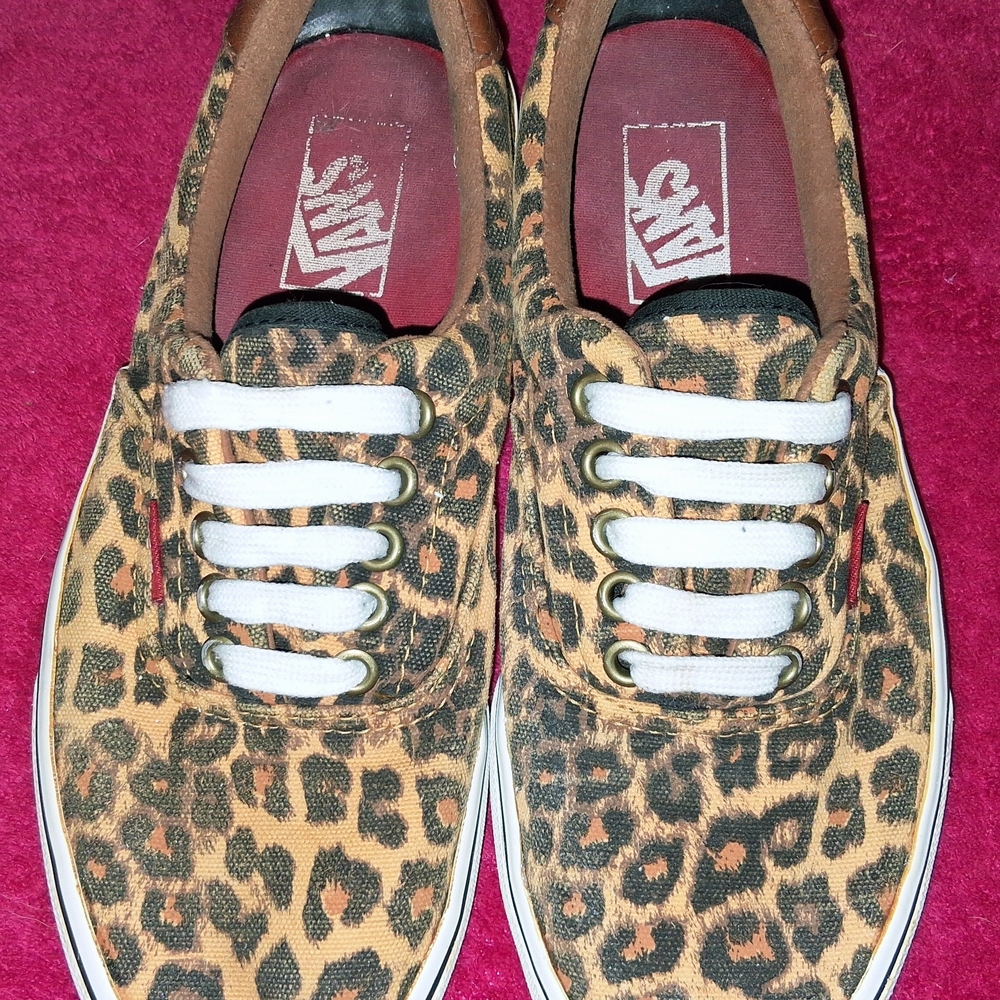 Vans Leopard Print Sneakers Womens Size 8.